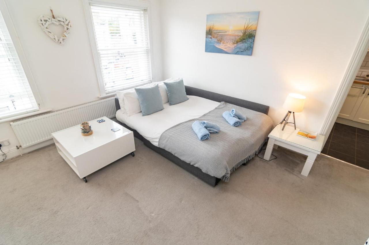 Light And Airy 1 Bedroom Flat 700M From The Beach بورنماوث المظهر الخارجي الصورة